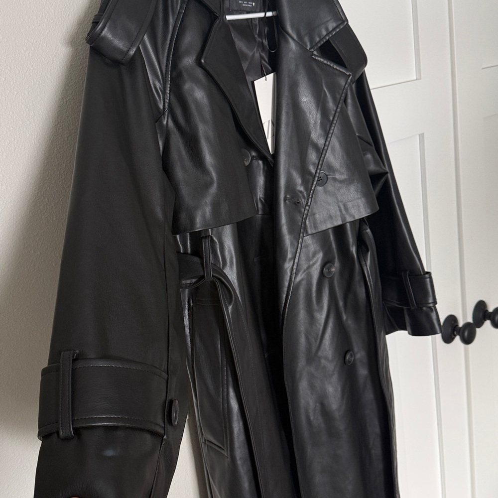 Zara Women's Sleek Black Trench Coat - Picture 5 of 5